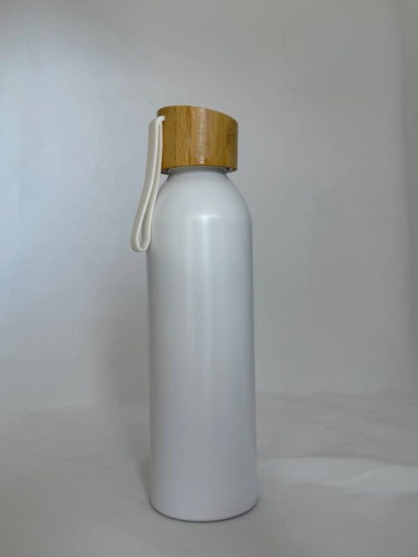 Borraccia con tracolla in silicone 600 ml - immagine 4